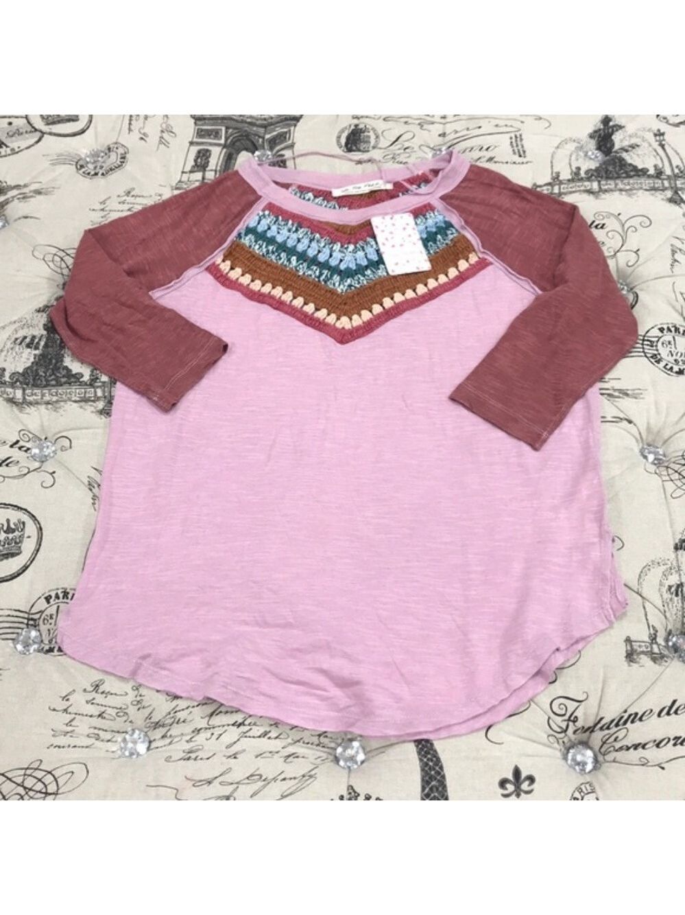 Women’s Pink Colorblock Embroidered Raglan Top - Picture 3 of 6